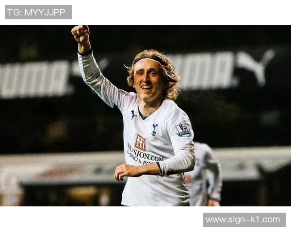 莫德里奇：从克罗地亚足球天才到世界足坛传奇的辉煌历程